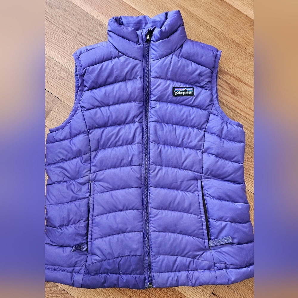 Girls Patagonia Down Vest, size XS, color Purple
